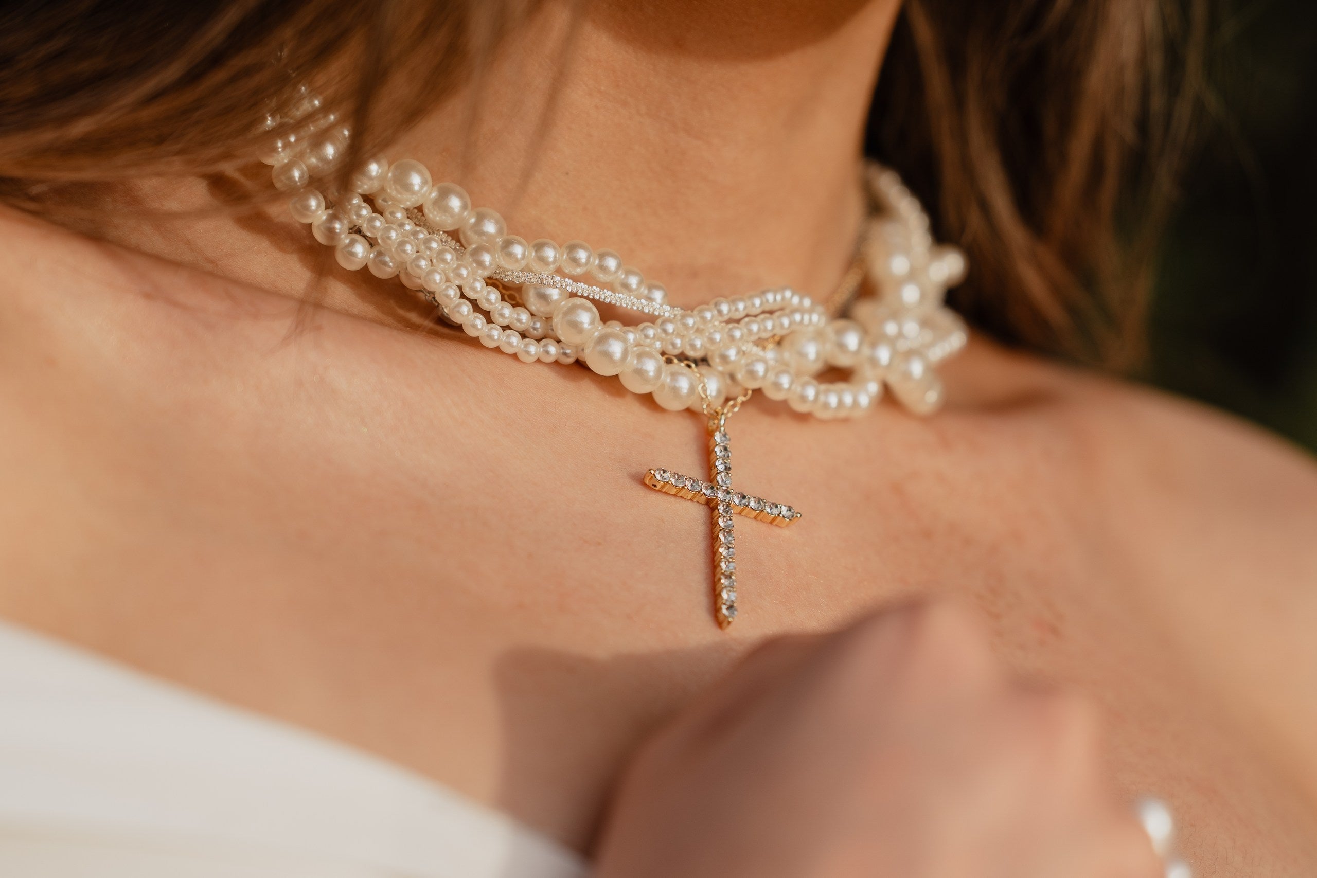 Colier perle cu cruce